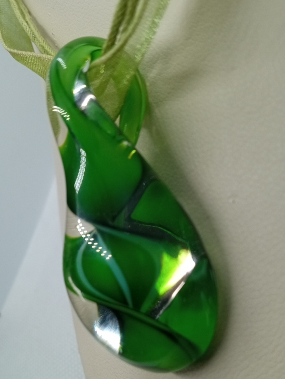 ARTISAM GREEN SWIRL LIFE GLASS DROP - Picture 4 of 7